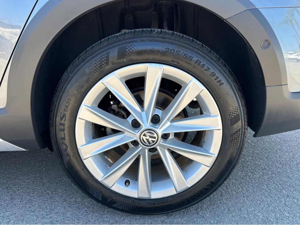 2017 Volkswagen Golf Alltrack SEL photo 14