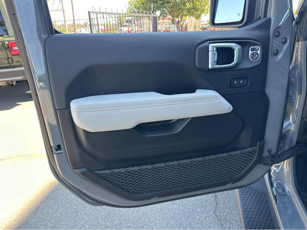 2022 Jeep Wrangler 4xe Unlimited Sahara High Altitude photo 13