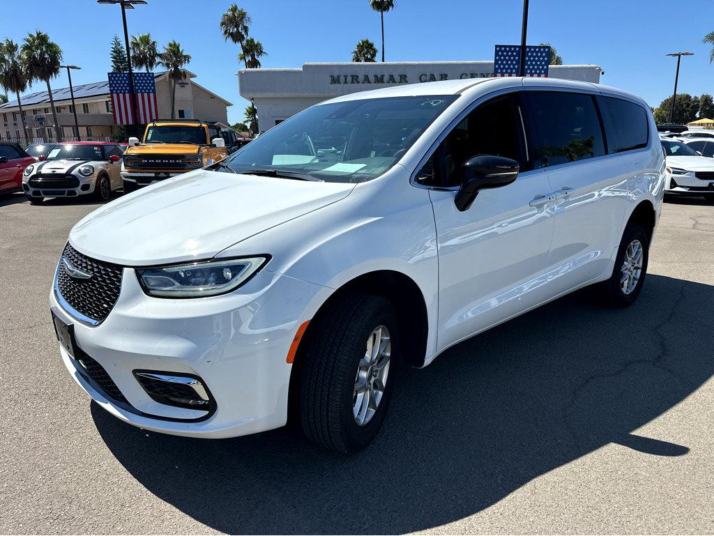 2024 Chrysler Pacifica Touring photo 3