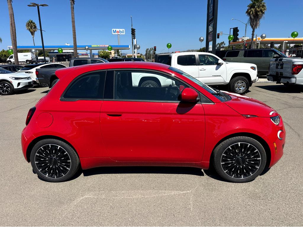 2024 Fiat 500e Red photo 8