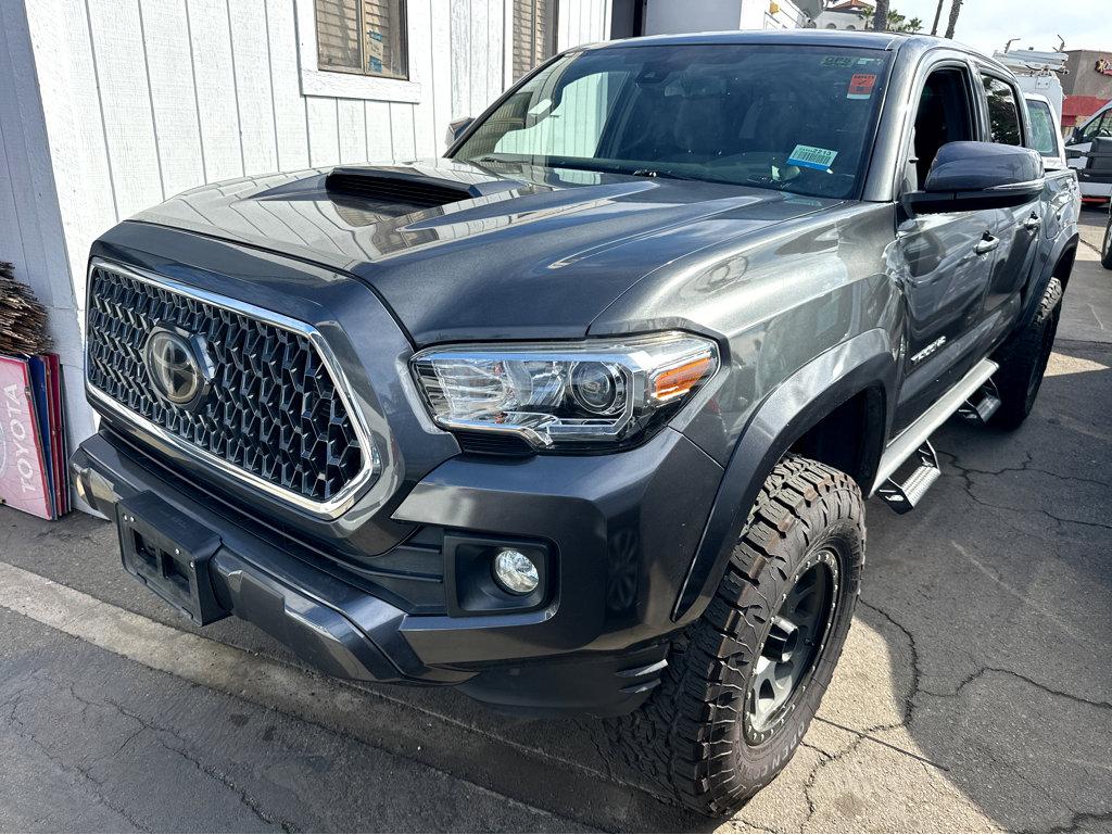 2019 Toyota Tacoma TRD Sport photo 2