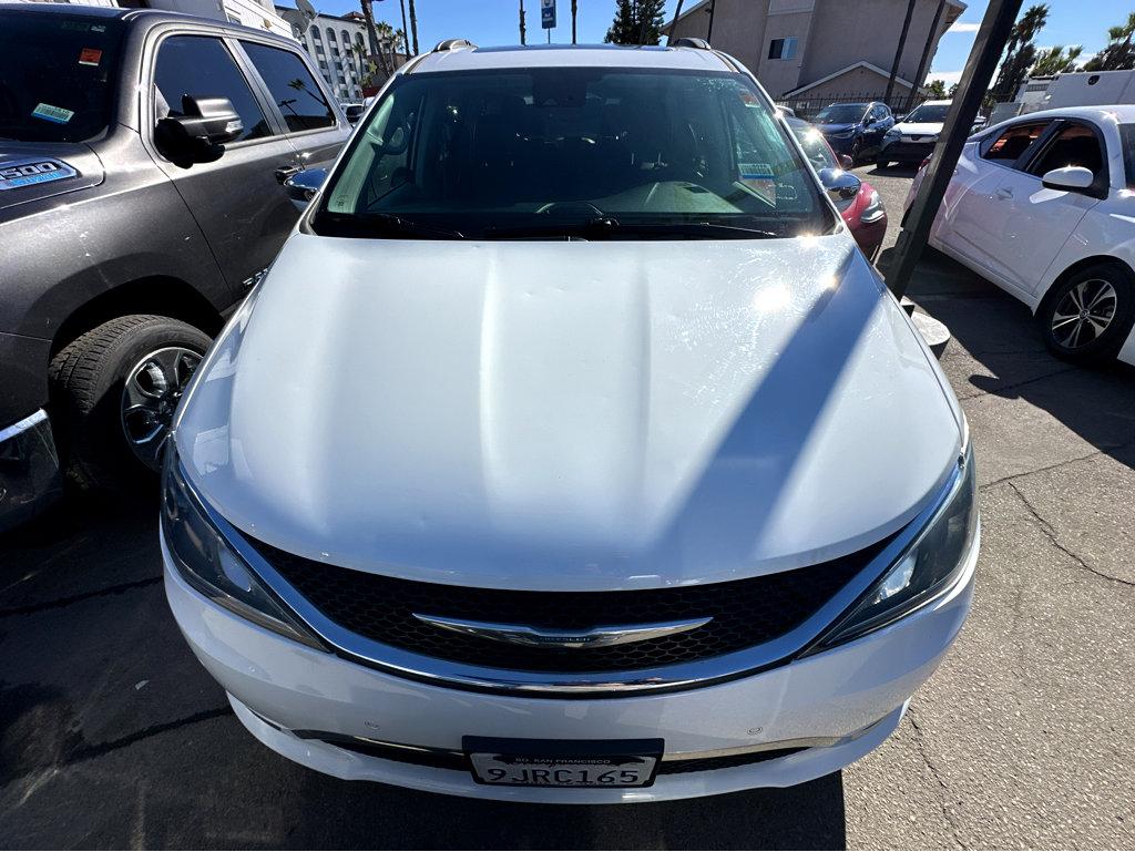 2020 Chrysler Pacifica Hybrid Limited photo 2