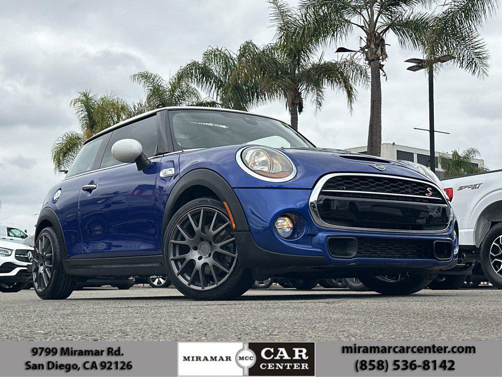 2019 MINI Hardtop Cooper S Signature's photo