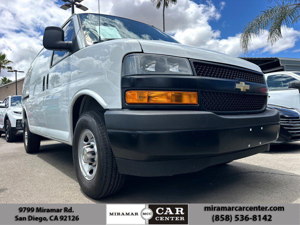 2024 Chevrolet Express 2500 Work Van HD's photo