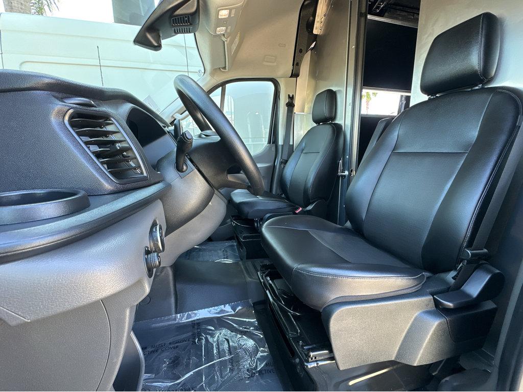 Ford Transit photo 8
