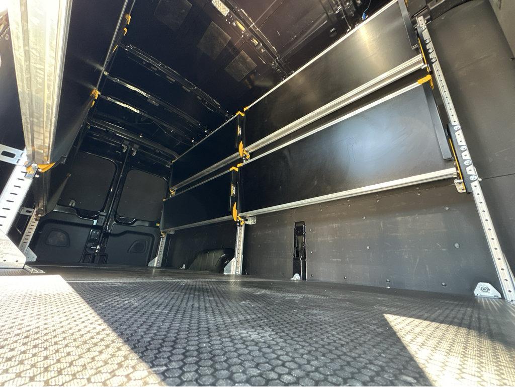 Ford Transit photo 9