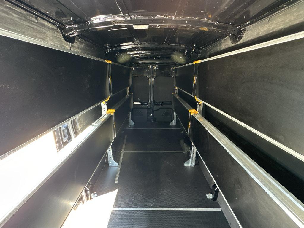 Ford Transit photo 10