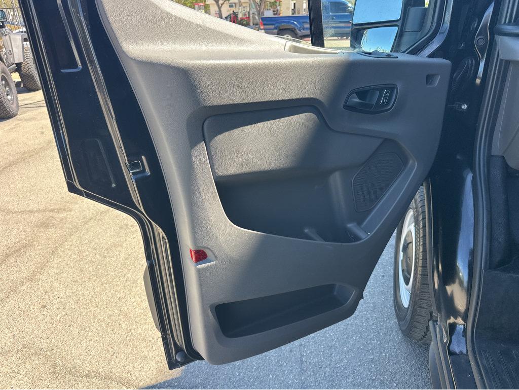 Ford Transit photo 15