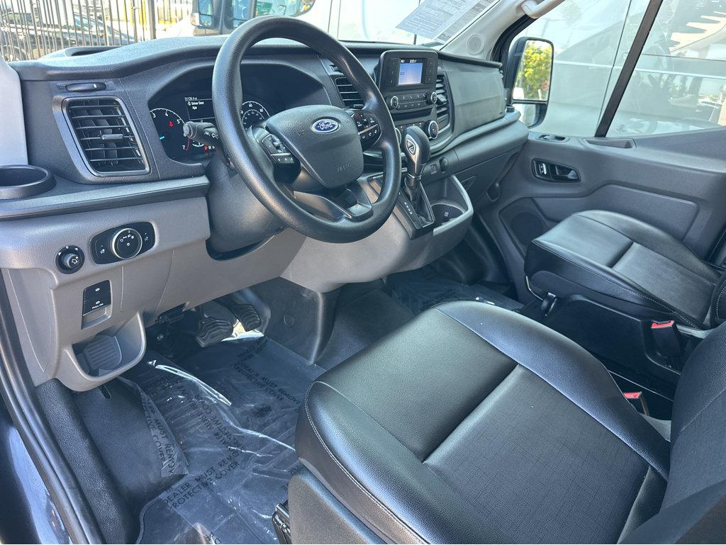 Ford Transit photo 16