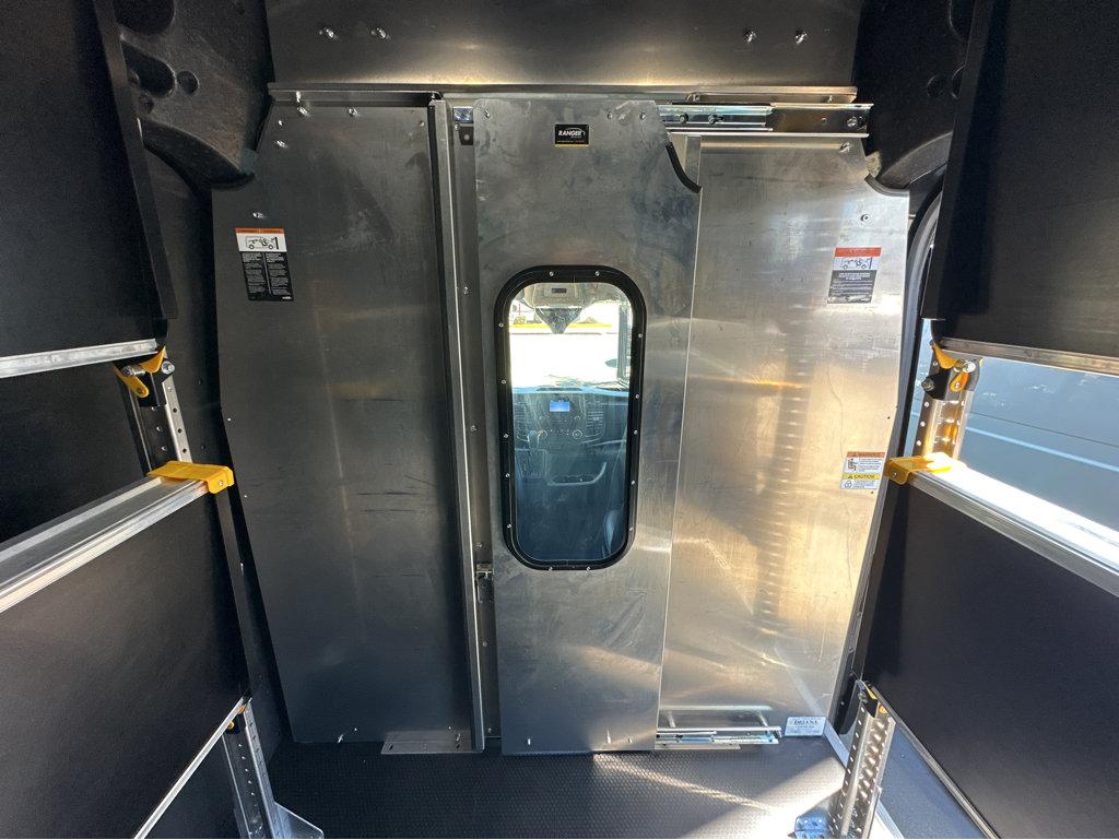 Ford Transit photo 17