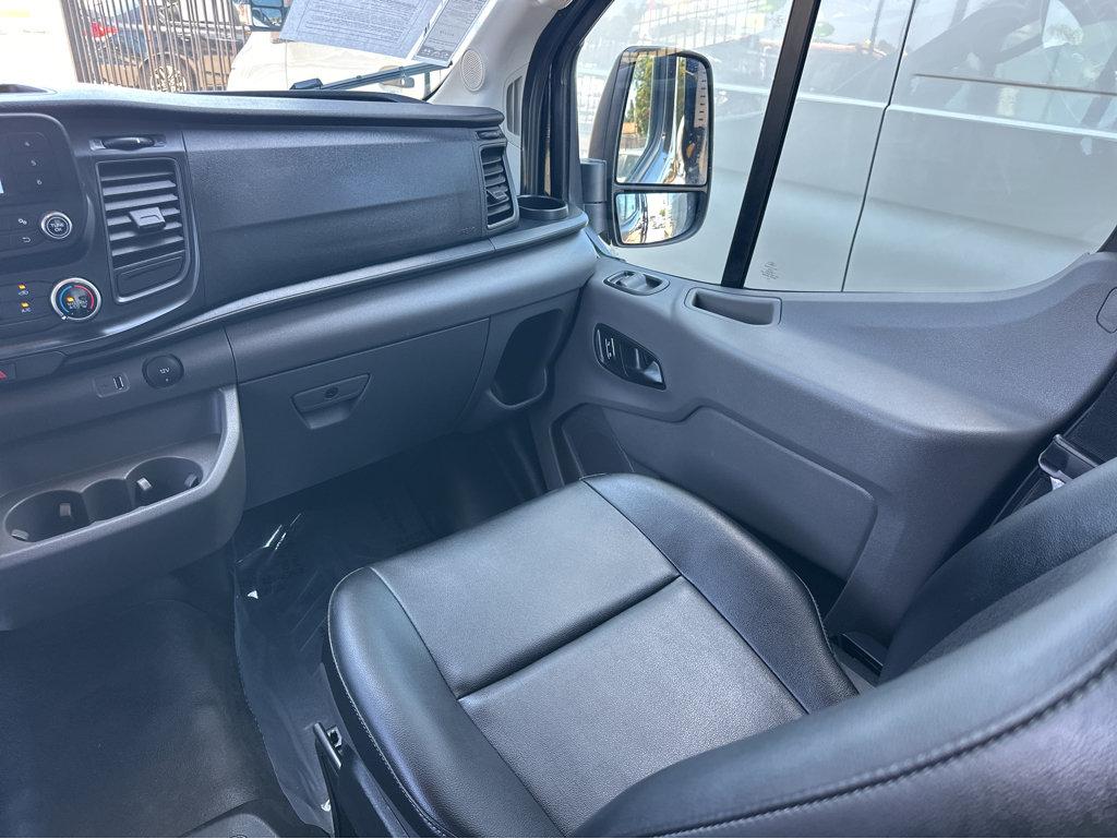 Ford Transit photo 18