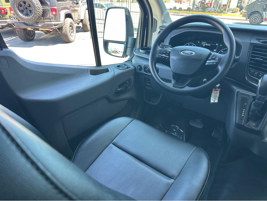 Ford Transit photo 19