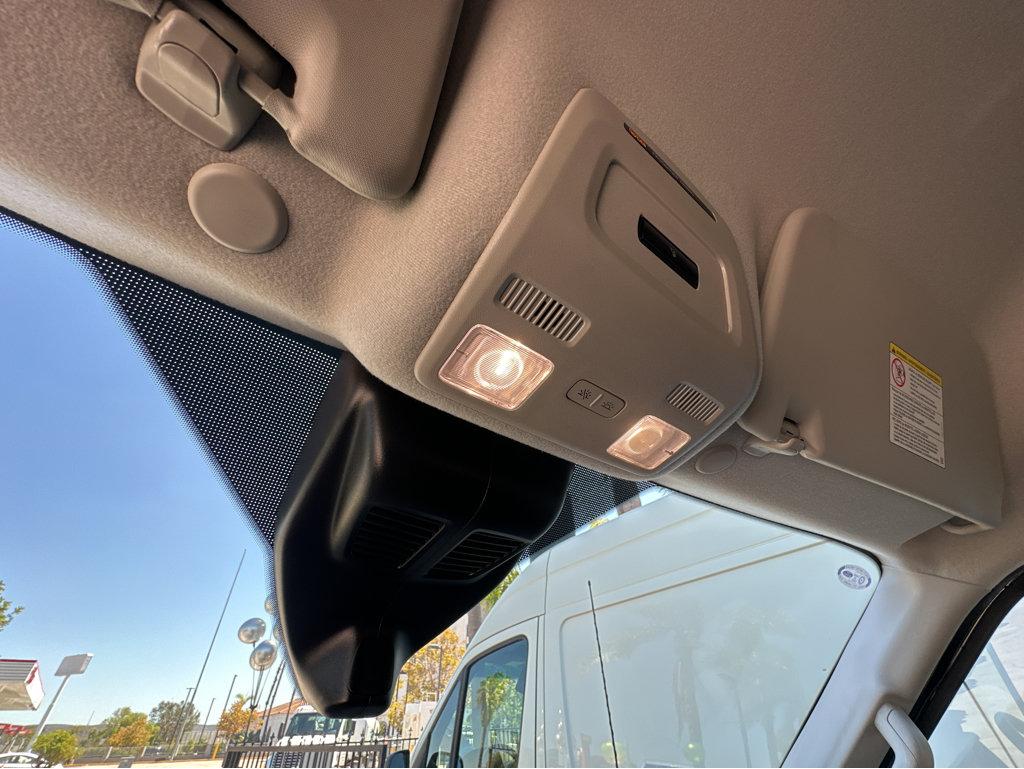 Ford Transit photo 24