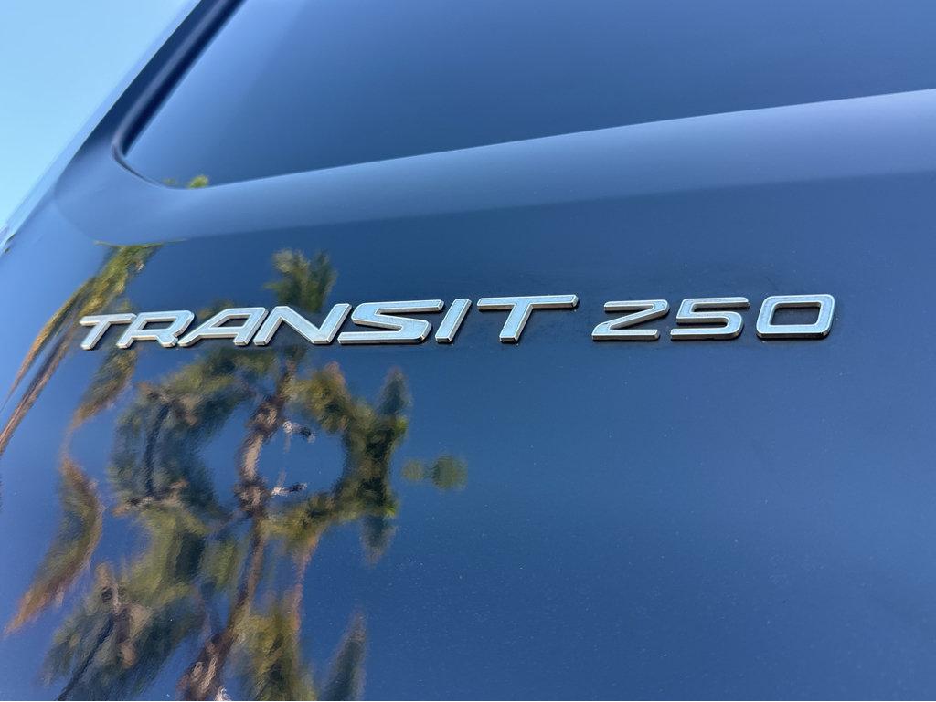 Ford Transit photo 38
