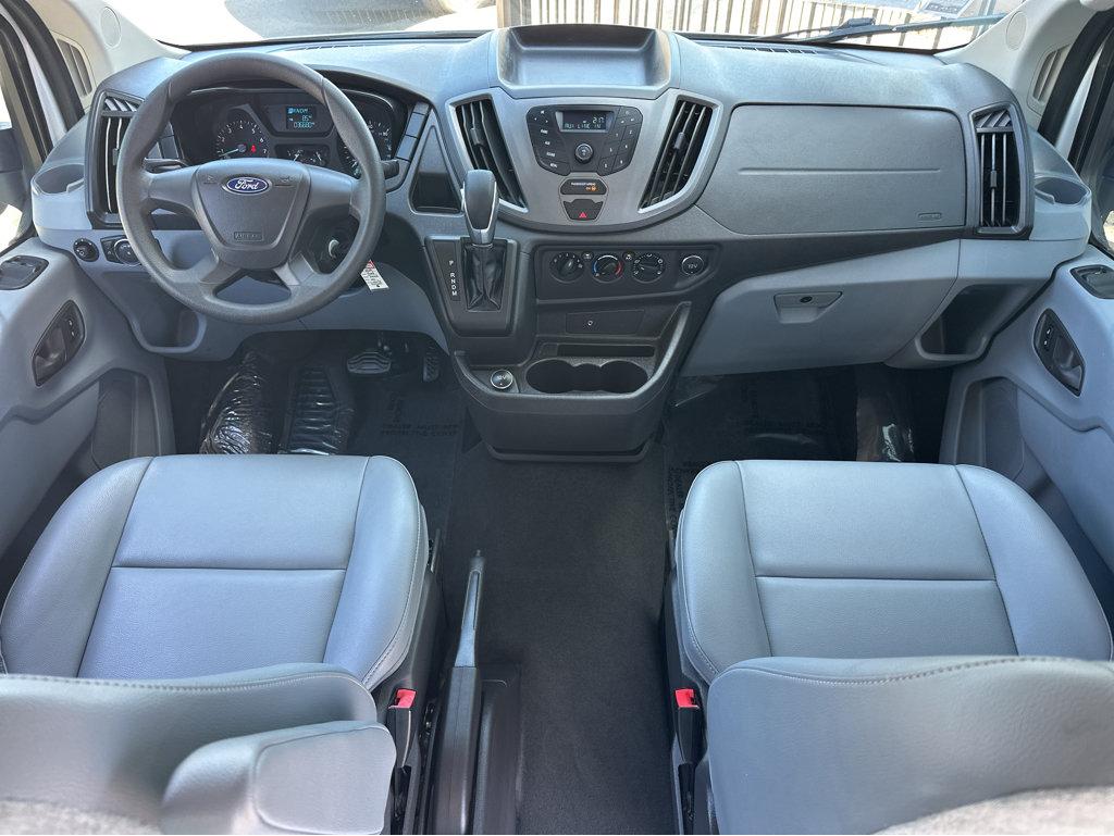 Ford Transit photo 4