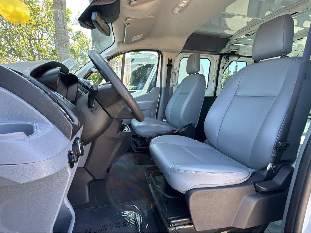 Ford Transit photo 8