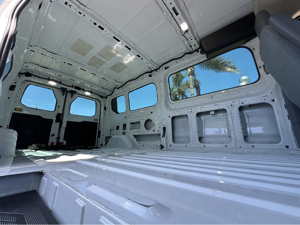 Ford Transit photo 9