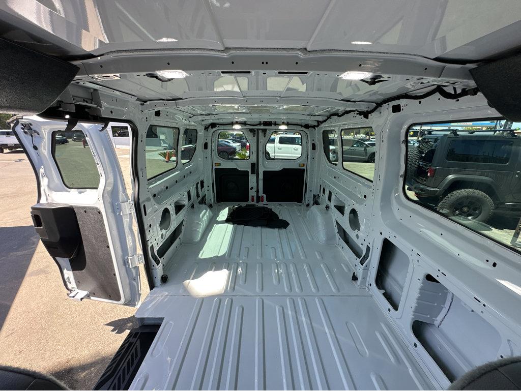 Ford Transit photo 10