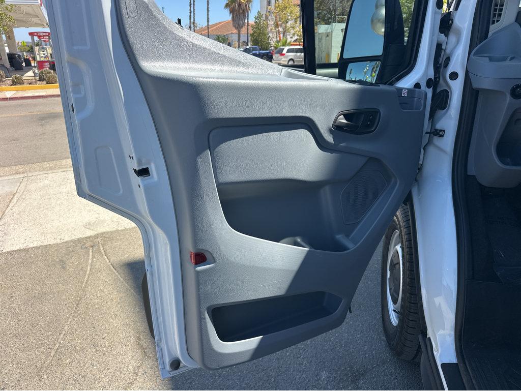 Ford Transit photo 15