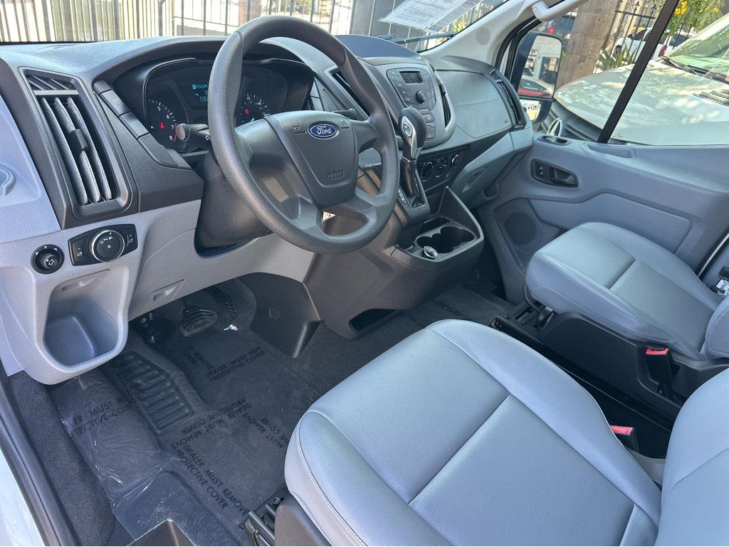 Ford Transit photo 16