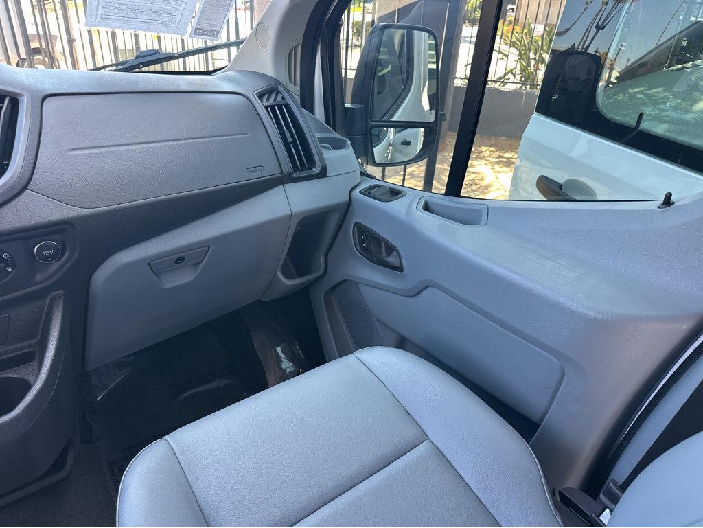 Ford Transit photo 17