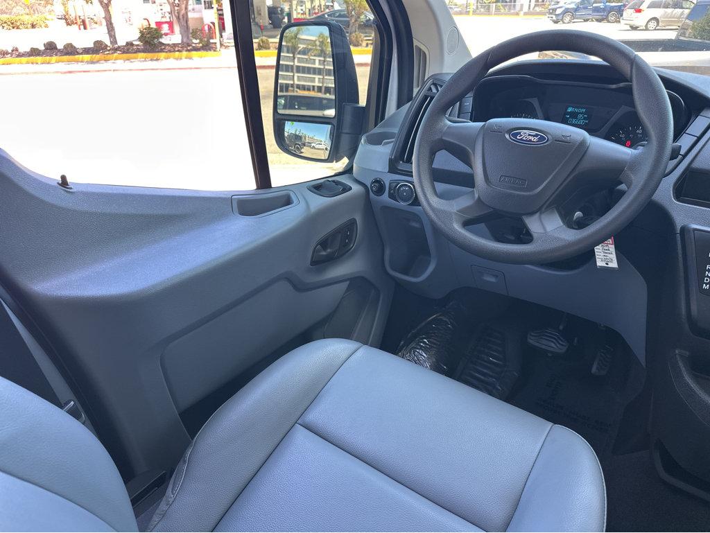 Ford Transit photo 18