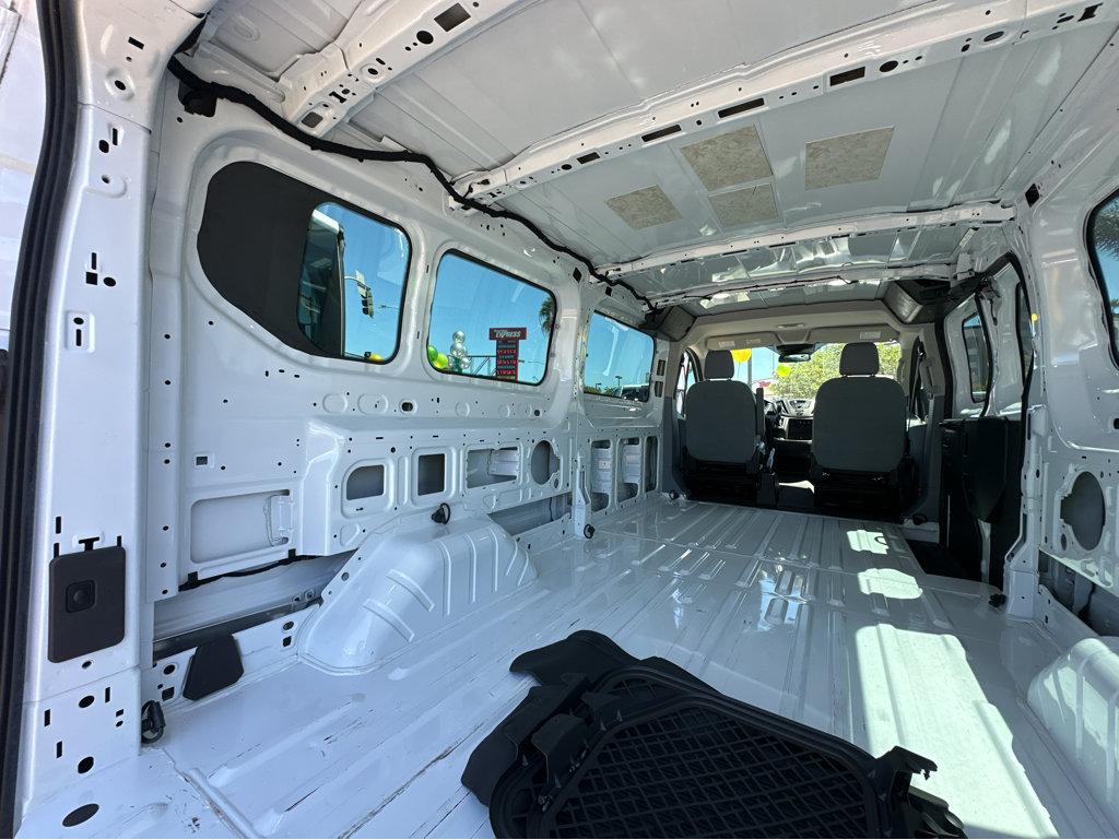Ford Transit photo 32