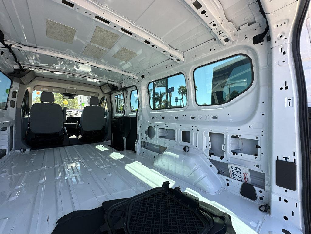 Ford Transit photo 33