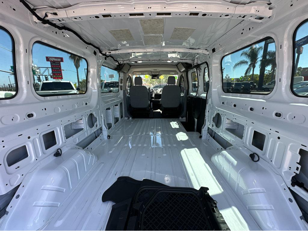 Ford Transit photo 34