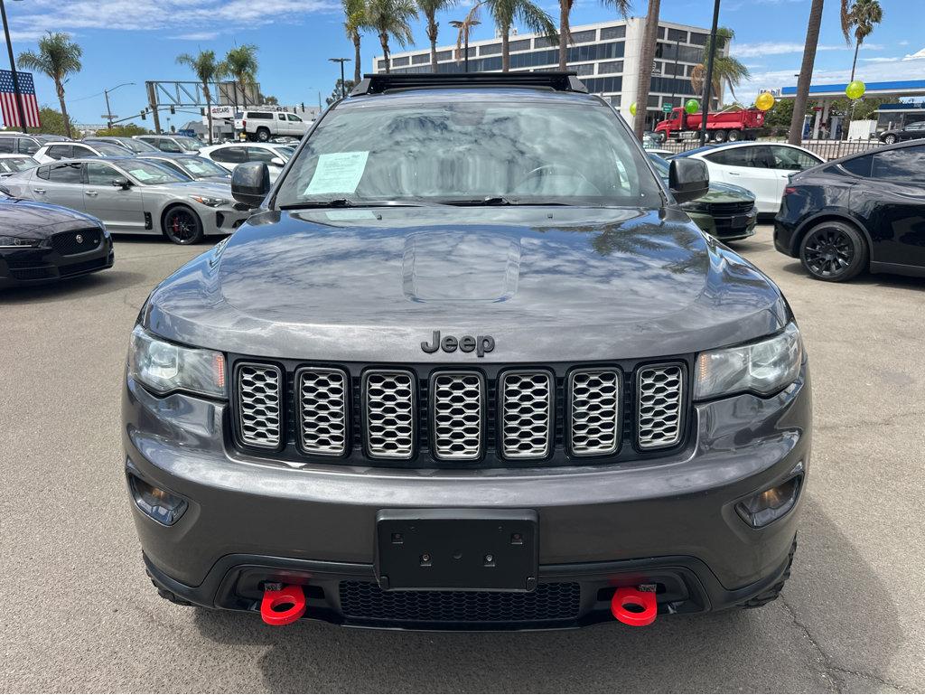 Jeep Grand Cherokee photo 2