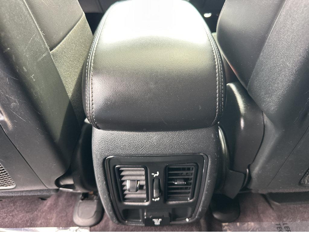 Jeep Grand Cherokee photo 17