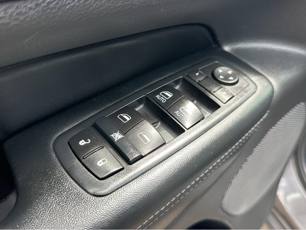 Jeep Grand Cherokee photo 33