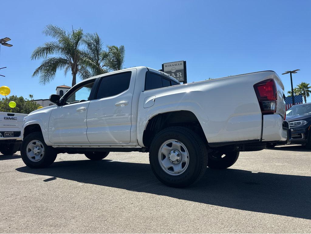 Toyota Tacoma photo 3