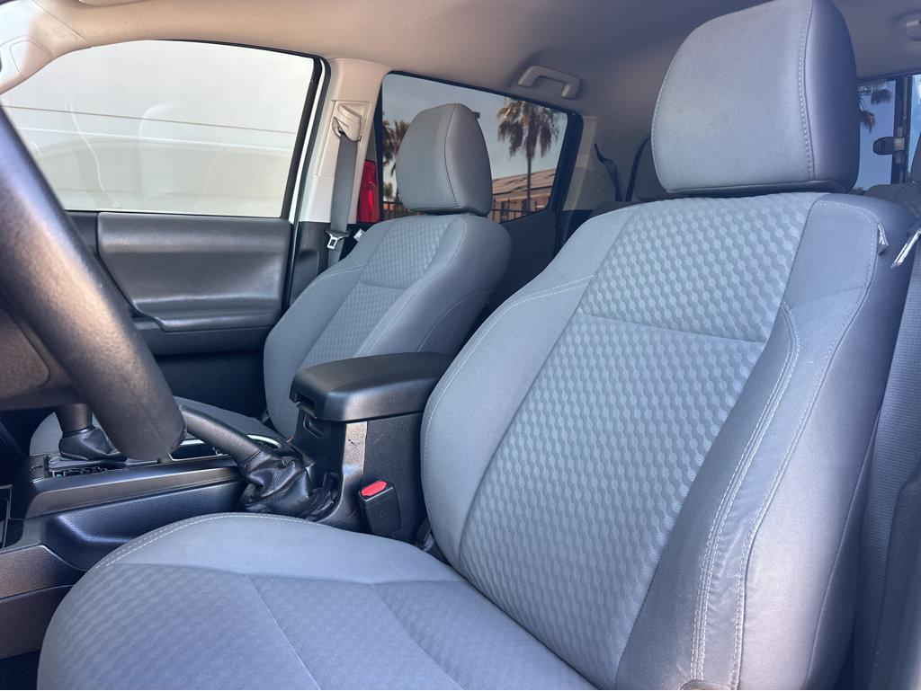Toyota Tacoma photo 7