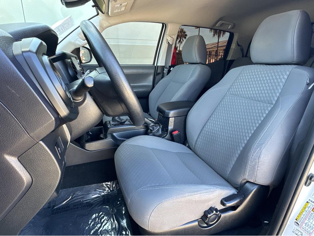 Toyota Tacoma photo 8