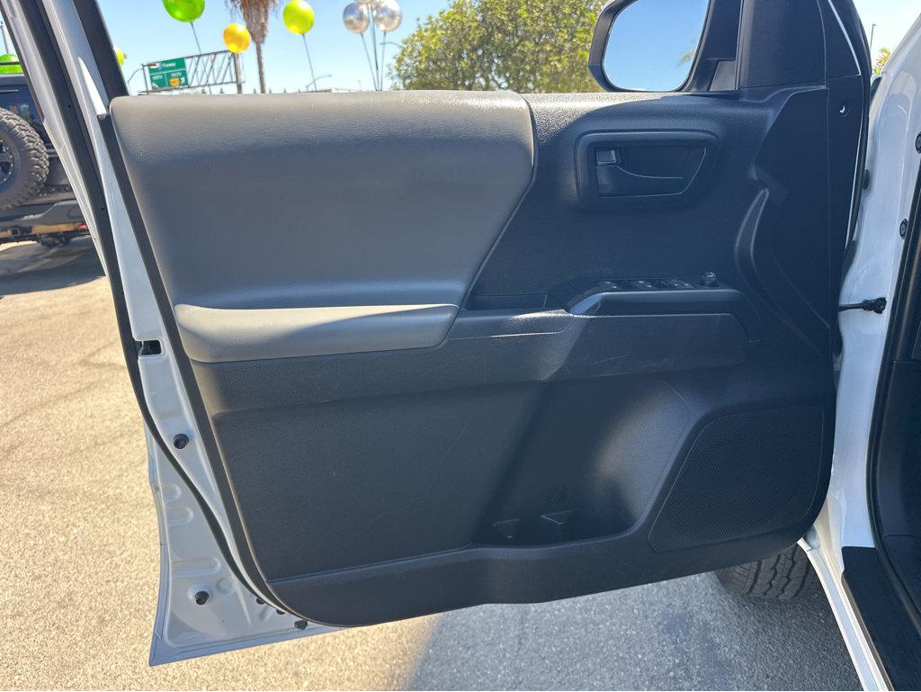 Toyota Tacoma photo 15