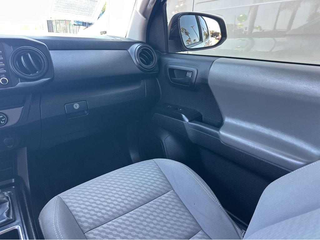 Toyota Tacoma photo 17