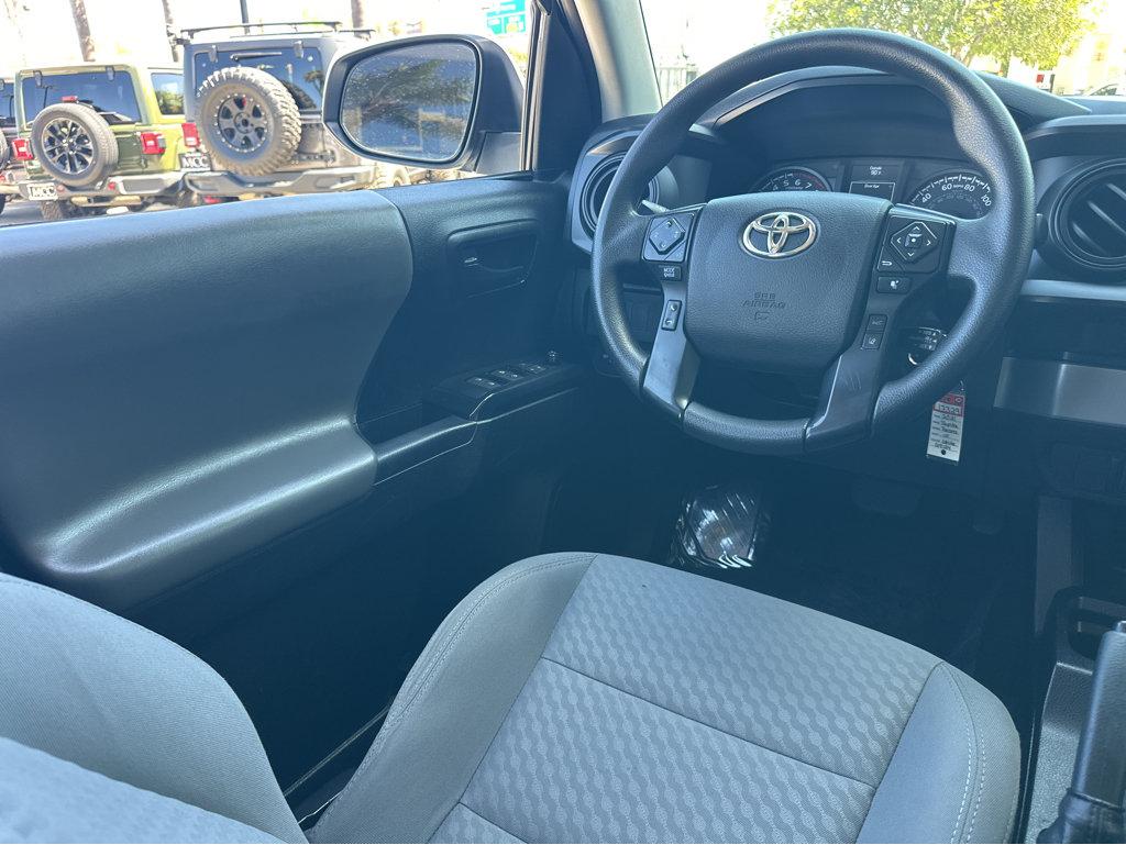 Toyota Tacoma photo 18