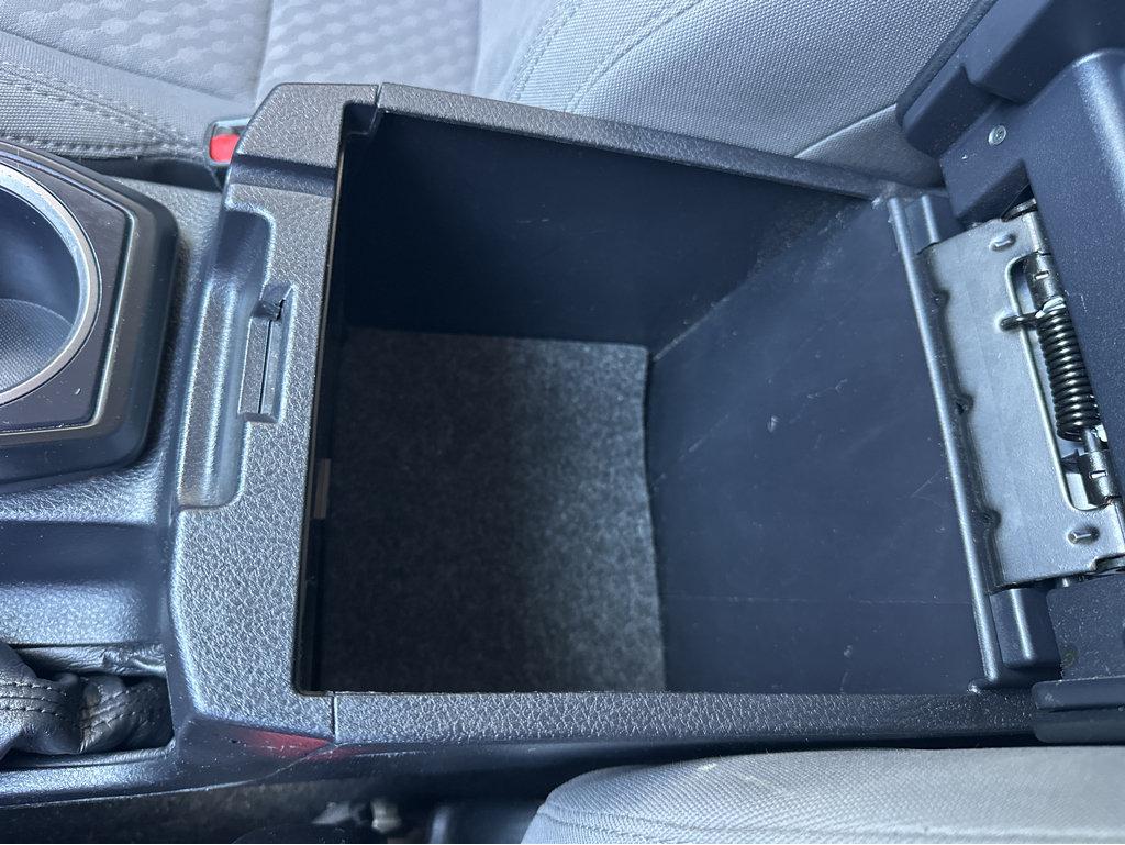 Toyota Tacoma photo 28