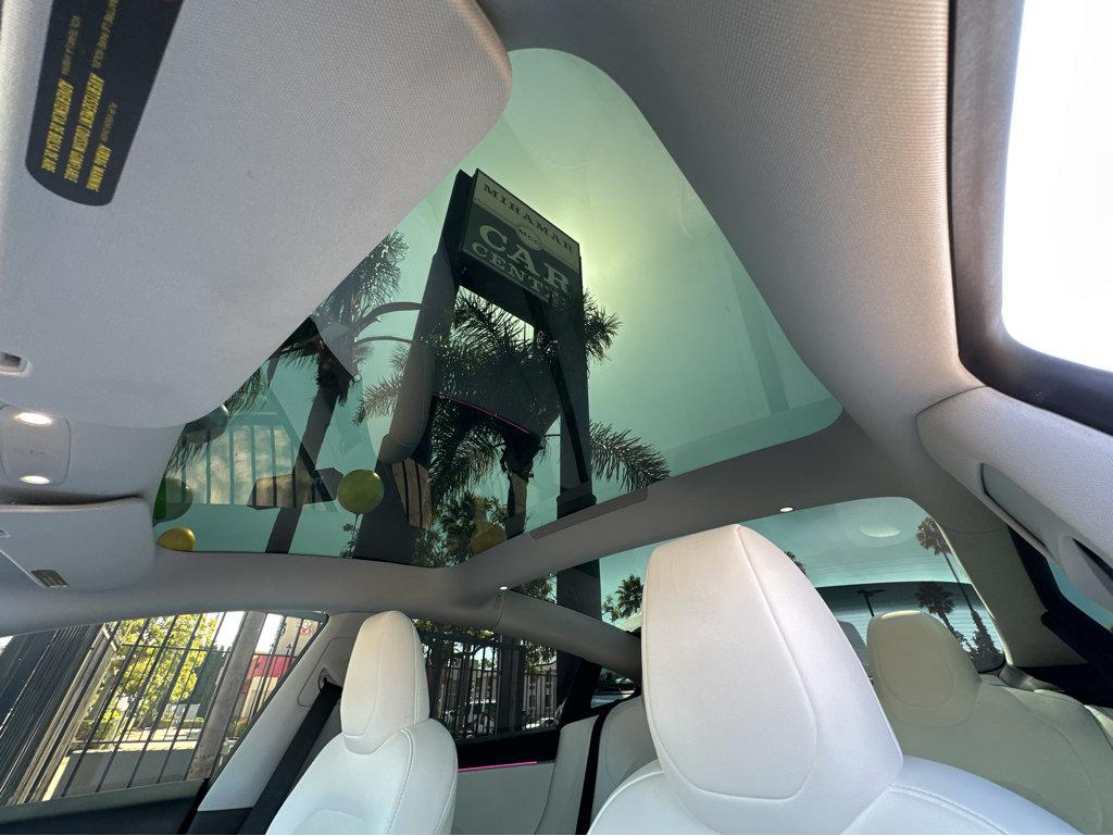 Tesla Model 3 photo 7