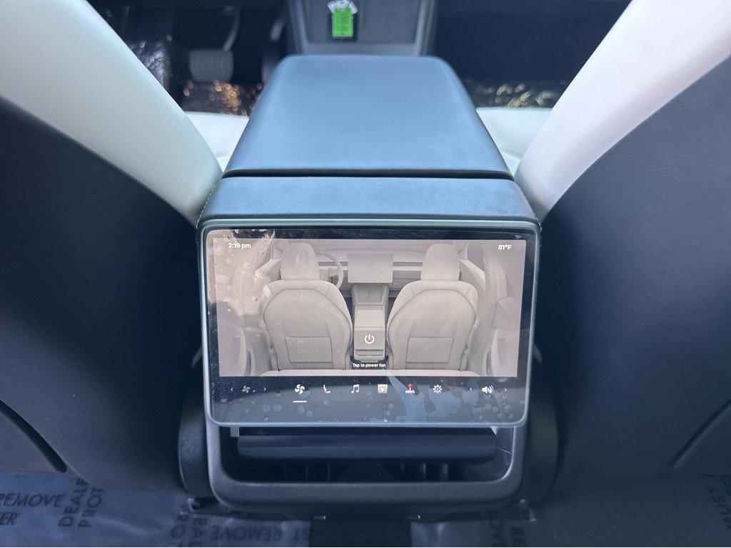 Tesla Model 3 photo 17