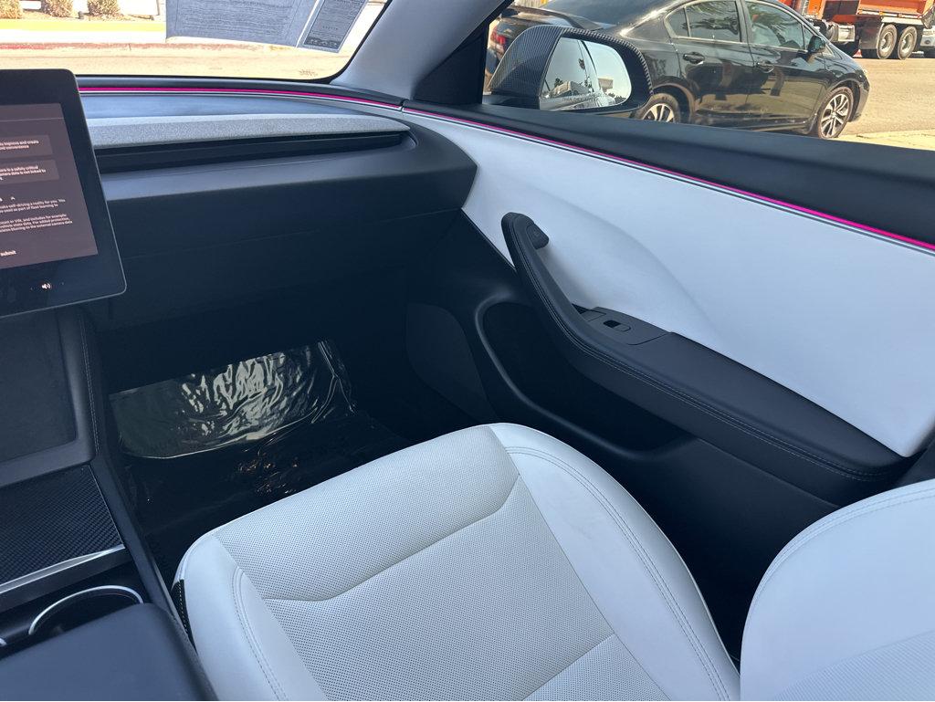Tesla Model 3 photo 18