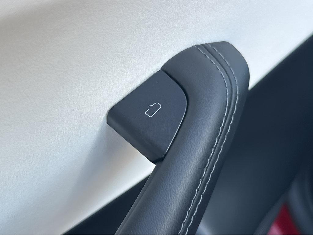 Tesla Model 3 photo 29