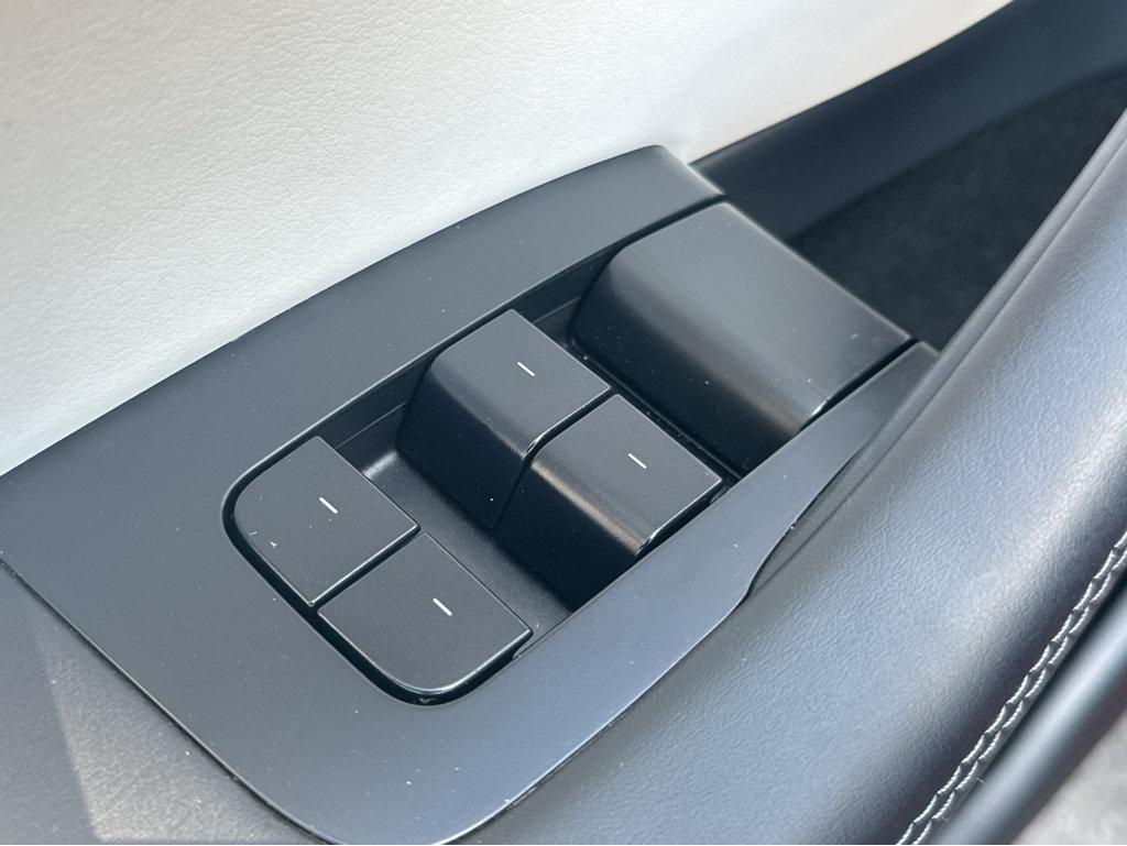 Tesla Model 3 photo 30