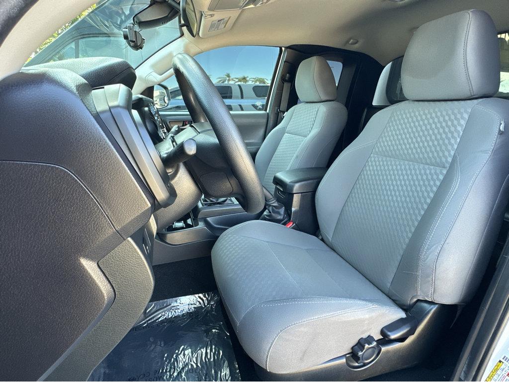 Toyota Tacoma photo 8