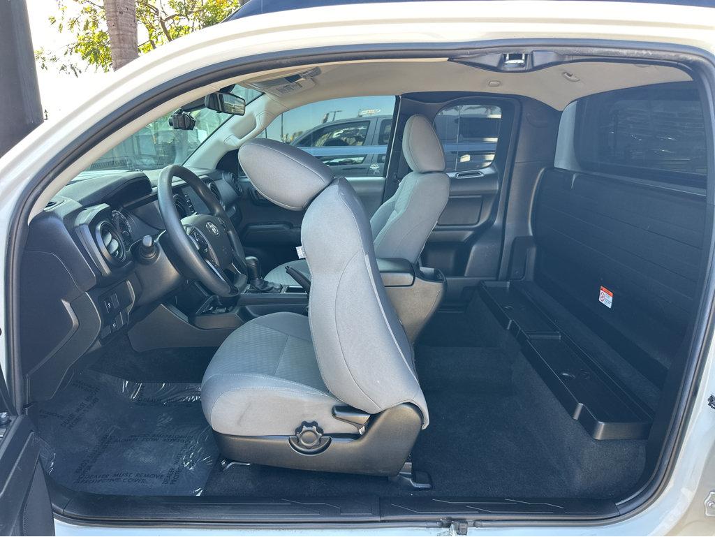 Toyota Tacoma photo 17