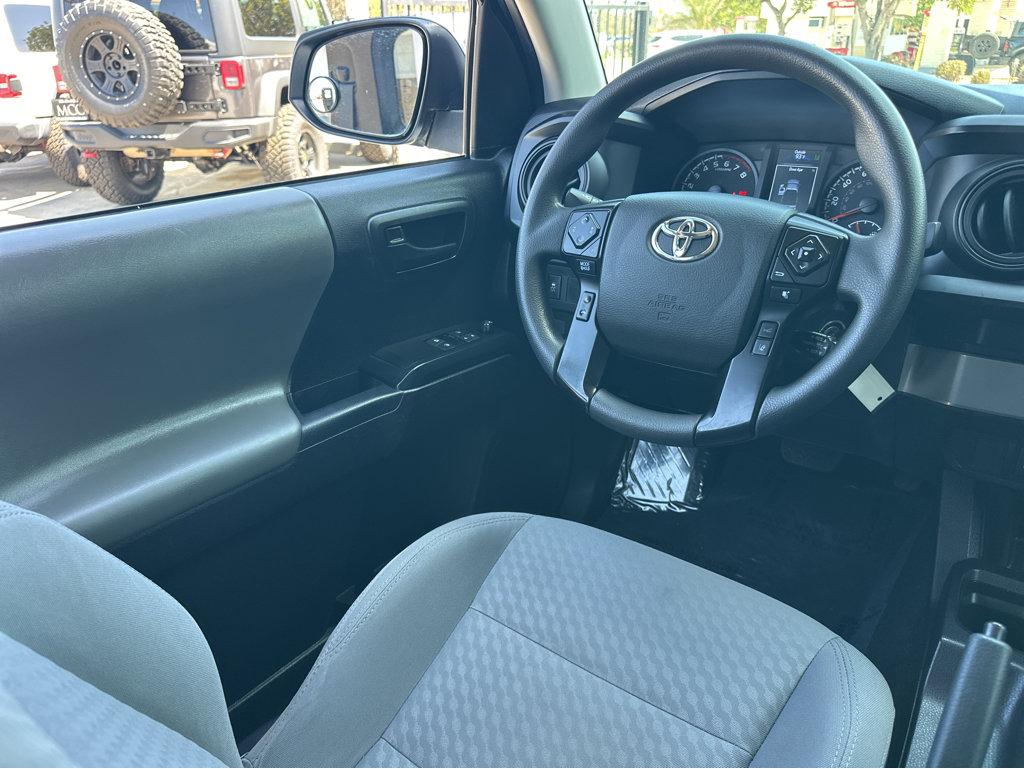 Toyota Tacoma photo 19