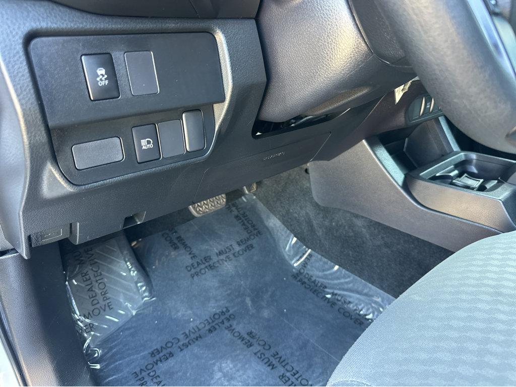 Toyota Tacoma photo 31