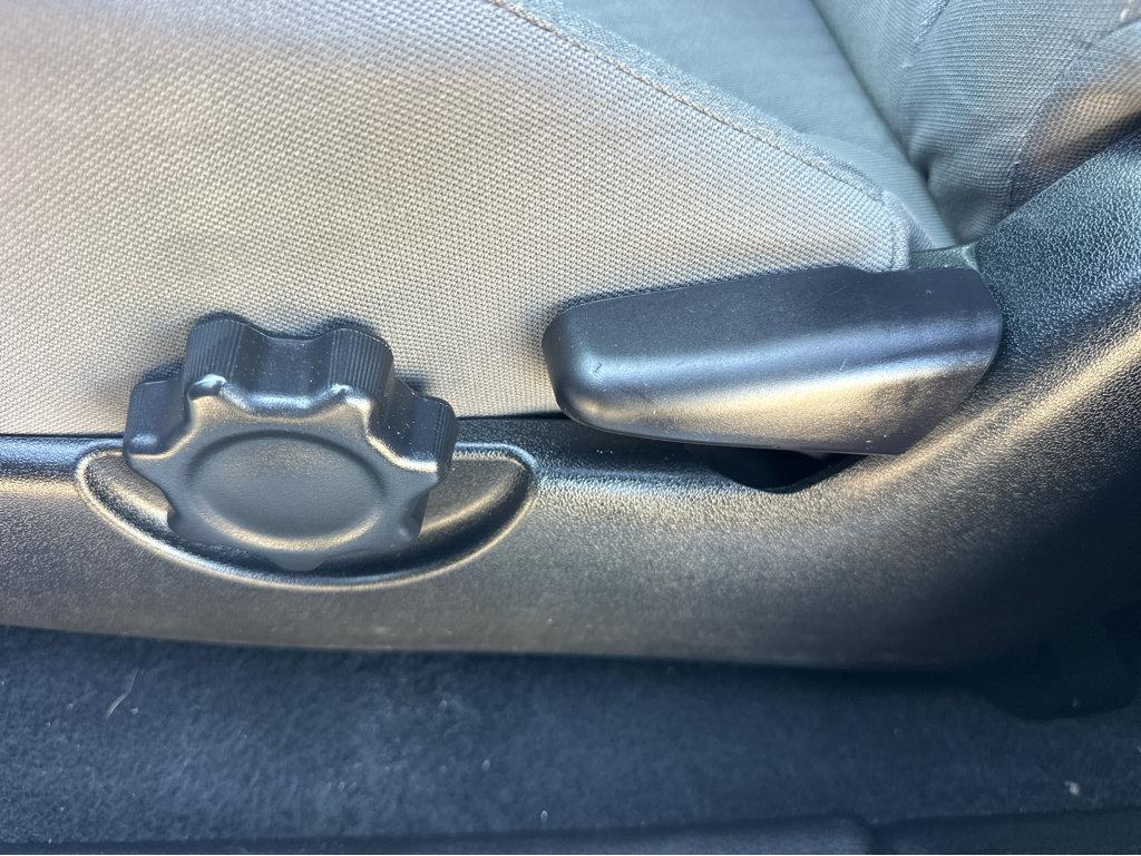 Toyota Tacoma photo 32