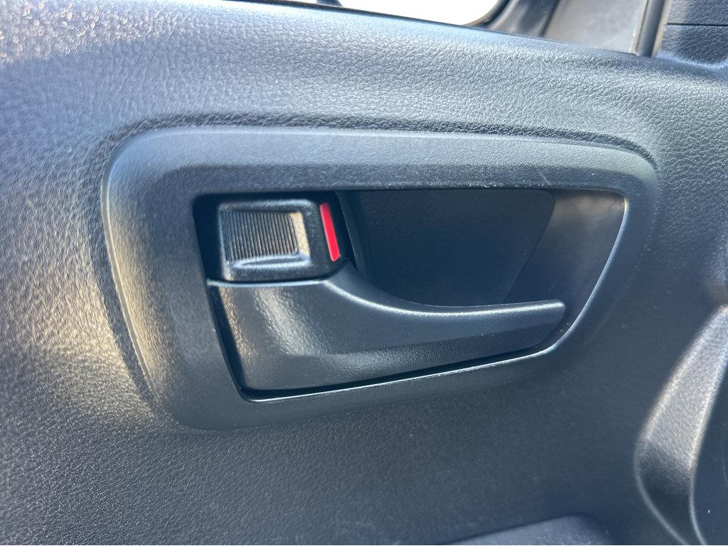 Toyota Tacoma photo 33